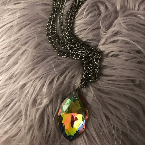 Jewelry - boho // gothic iridescent crystal zen necklace🔮